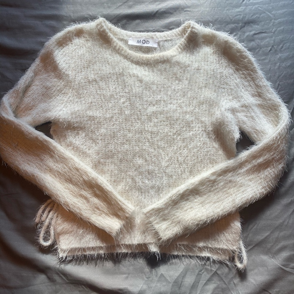 Fuzzy white cropped sweater